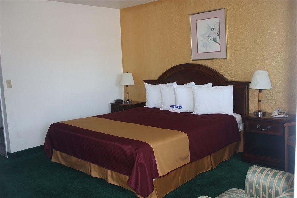 Value Inn & Suites Реддінг Екстер'єр фото