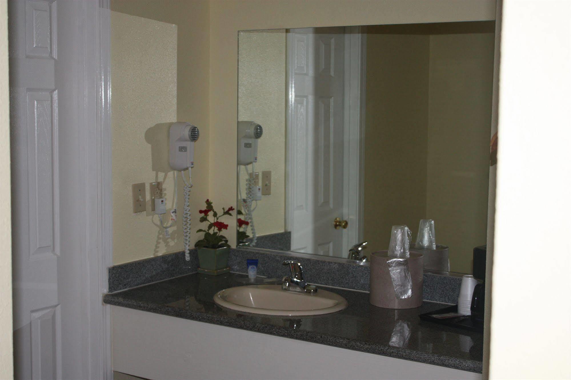 Value Inn & Suites Реддінг Екстер'єр фото