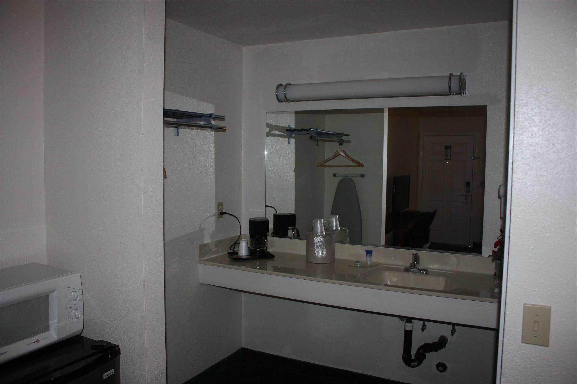 Value Inn & Suites Реддінг Екстер'єр фото