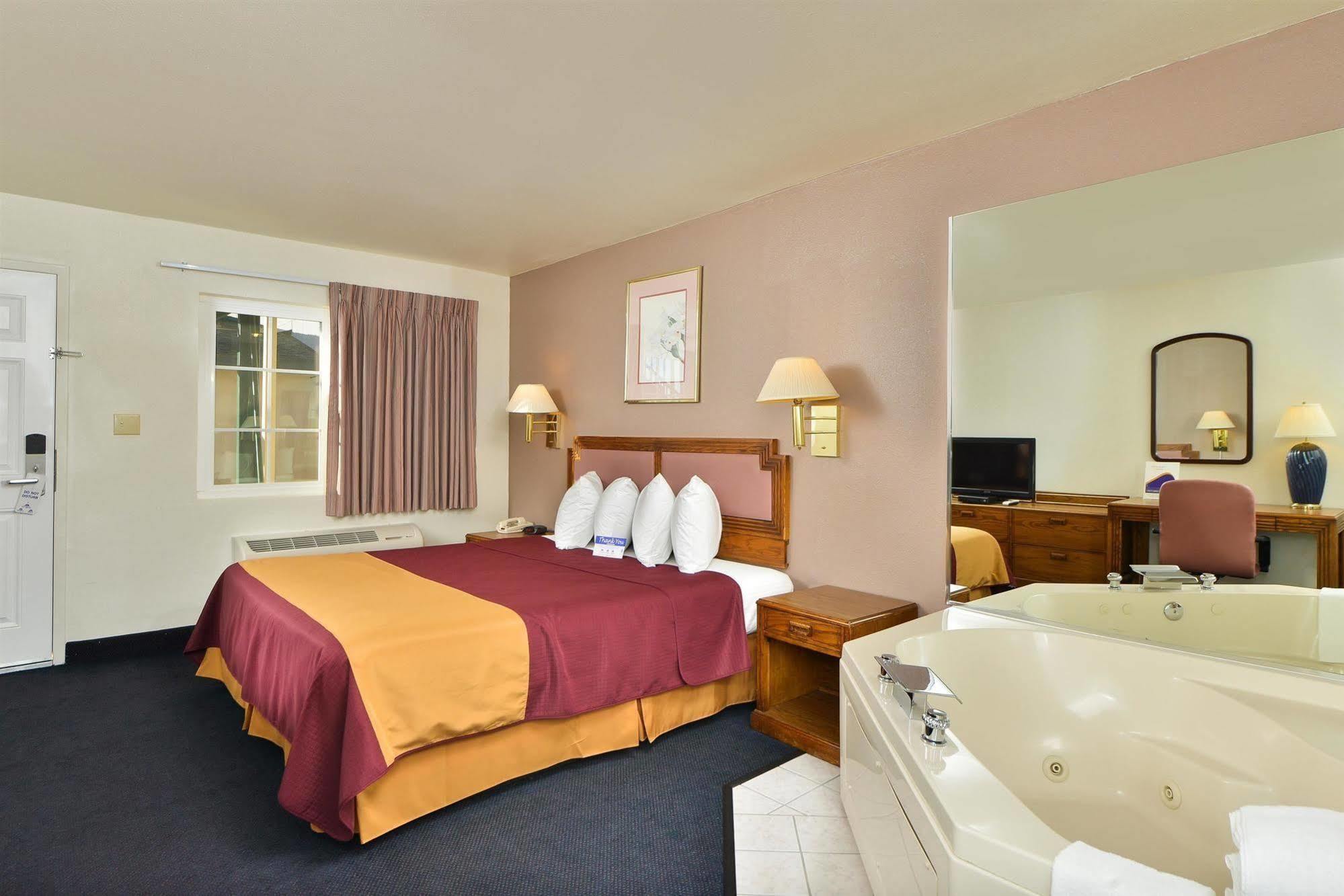 Value Inn & Suites Реддінг Екстер'єр фото