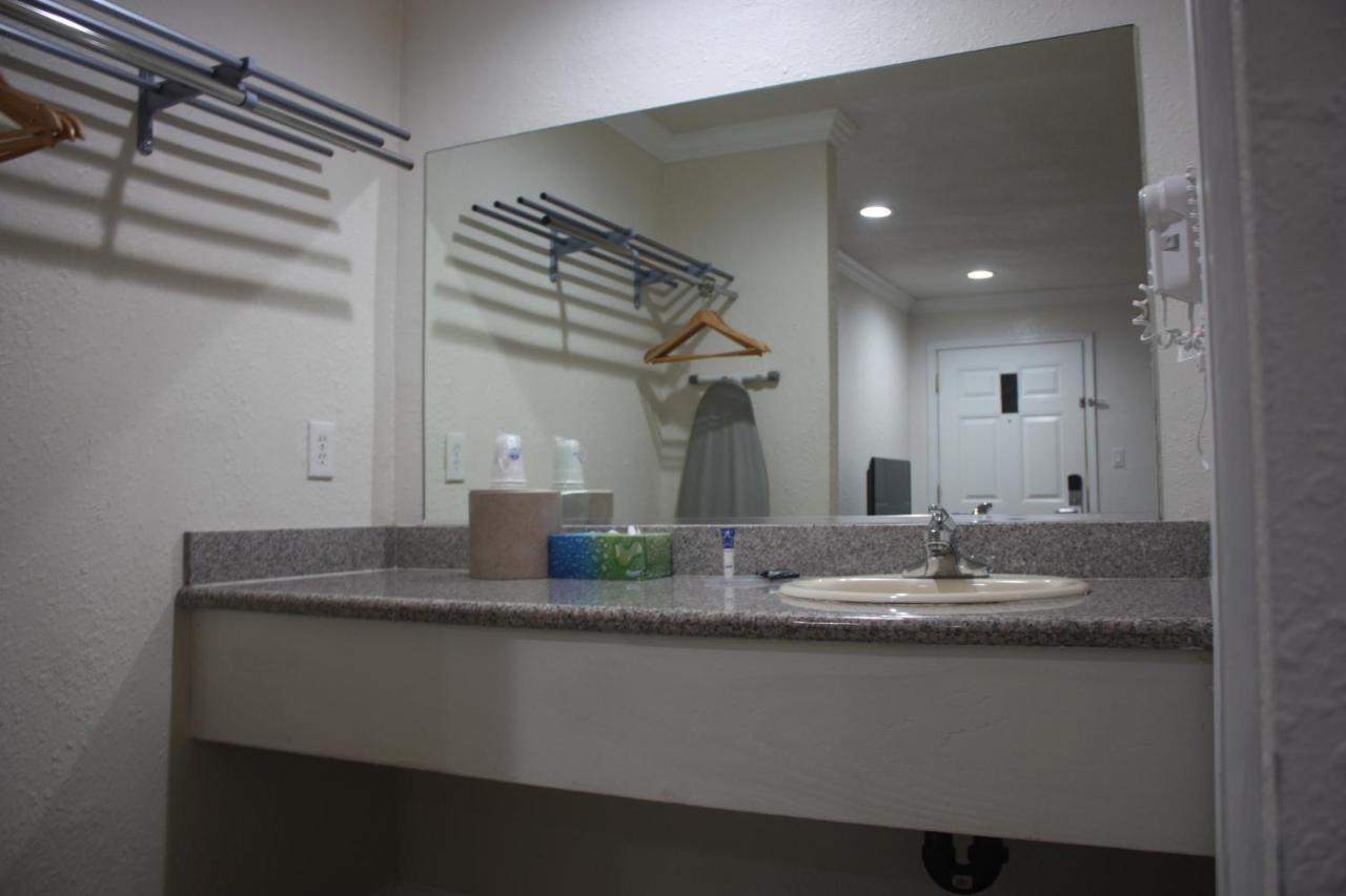 Value Inn & Suites Реддінг Екстер'єр фото